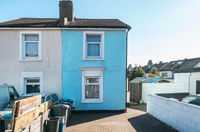 2 Bedroom Semi-Detached House For Sale In Whitehorse Lane, London, SE25