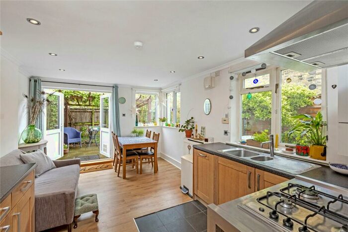 1 Bedroom Flat To Rent In Harbut Road, Battersea, SW11