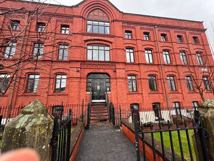 2 Bedroom Flat To Rent In Chester Road, Manchester, M16