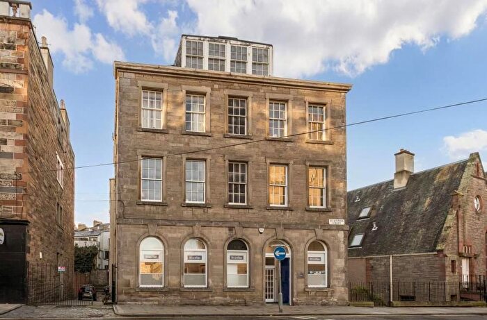 2 Bedroom Flat To Rent In , St Stephen Street, Edinburgh, EH3