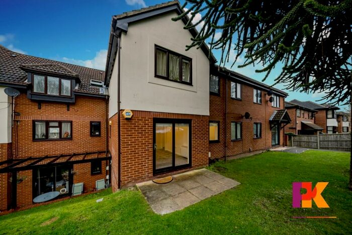 2 Bedroom Flat To Rent In St Georges Court, High Wycombe, HP12