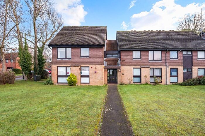 2 Bedroom Flat For Sale In Hillside Close, Banstead, SM7