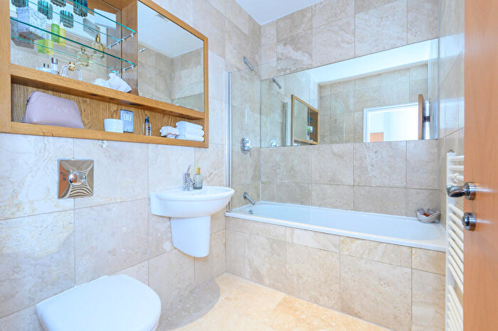 2 Bedroom Apartment For Sale In St Pauls, Leeds, LS1