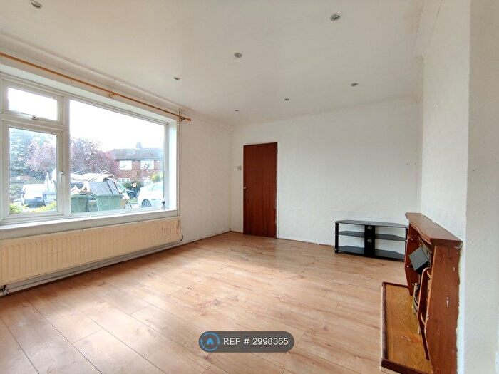3 Bedroom Semi Detached House To Rent In Pinewood Close, Pinner, HA5