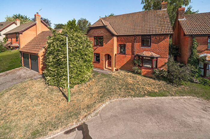 4 Bedroom Detached House For Sale In Hughes Close, Marlborough, SN8