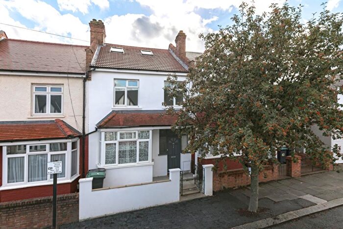 5 Bedroom Property For Sale In Berwick Road, London, N22