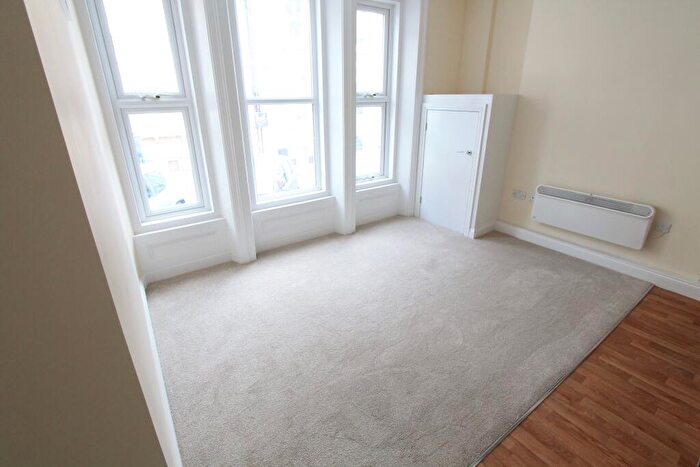 1 Bedroom Flat To Rent In Verulam Place, Bournemouth, BH1