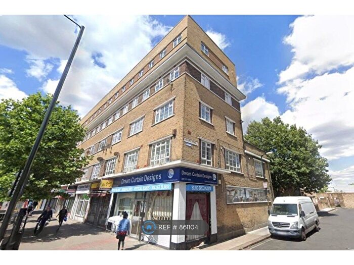 2 Bedroom Flat To Rent In Avington Court, London, SE1