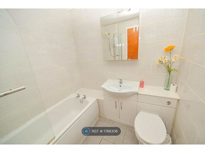 2 Bedroom Flat To Rent In Buccleuch Street, Glasgow, G3