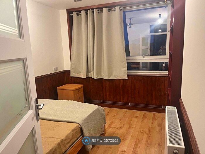 2 Bedroom Flat To Rent In Colechurch House, London, SE1