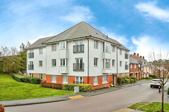 2 Bedroom Flat For Sale In Hazelbourne Avenue, Sevenoaks, TN15