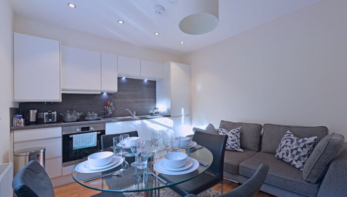 2 Bedroom Flat To Rent In Hamlet Gardens, Hammersmith, London, W6