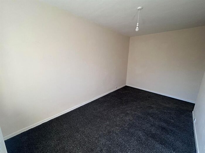 2 Bedroom Block Of Flats To Rent In Chiswell Square, London, SE3