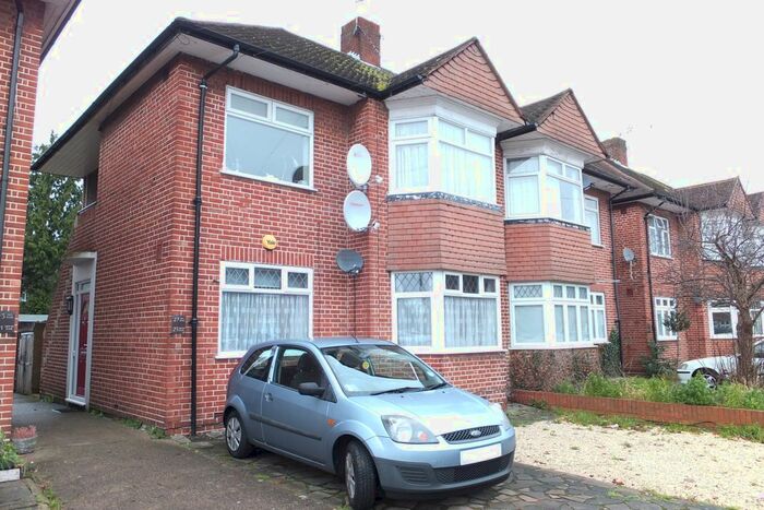 2 Bedroom Flat To Rent In Amesbury Road, Feltham, Middlesex, TW13