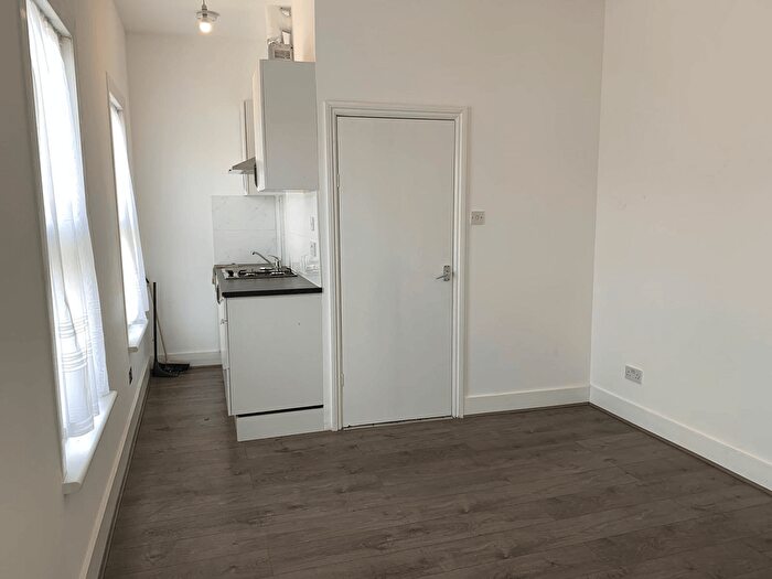 1 Bedroom Studio To Rent In Ilford, IG1
