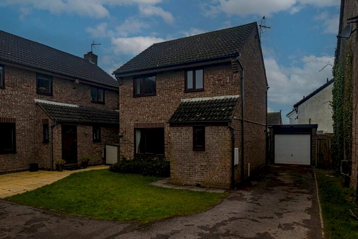 3 Bedroom Detached House To Rent In Cosmeston Drive, Penarth, CF64