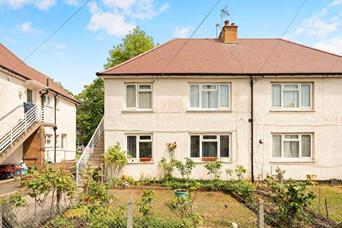 2 Bedroom Flat For Sale In Browning Avenue, Hanwell, W7