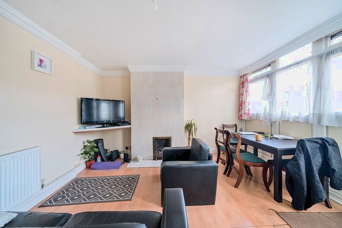 3 Bedroom Maisonette To Rent In Styles Gardens, Brixton, SW9
