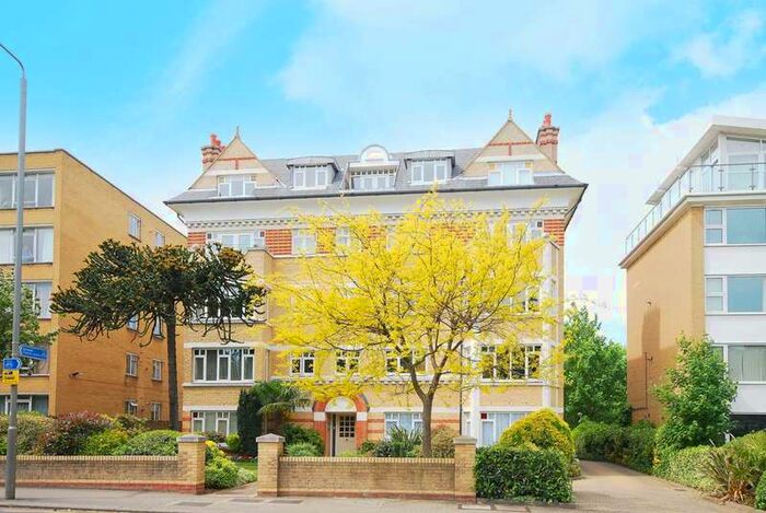 2 Bedroom Flat To Rent In Keswick Road, East Putney, SW15