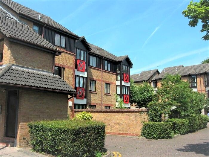 1 Bedroom Flat To Rent In Bramber Court, Sterling Place, Brentford, TW8