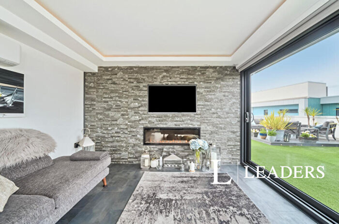 2 Bedroom Apartment To Rent In Sapphire Court, Ocean Village, SO14