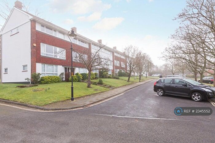3 Bedroom Flat To Rent In Whitfield Court, London, SE21