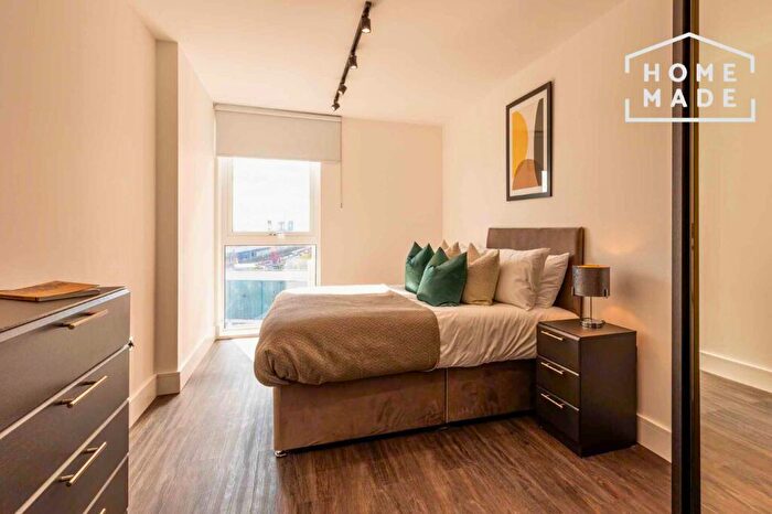 3 Bedroom Flat To Rent In Scrubs Lane, London, NW10