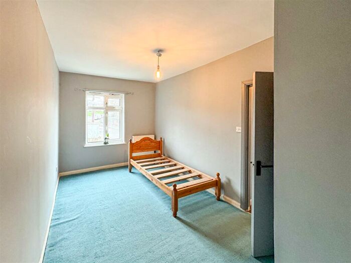 3 Bedroom End Of Terrace House For Sale In Barwell Road, Birmingham, B9