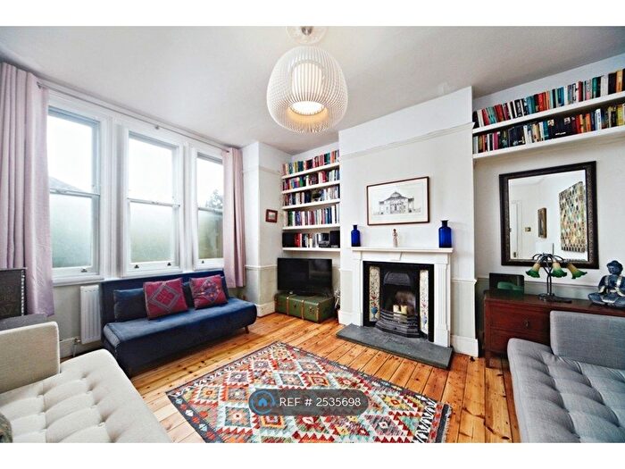 3 Bedroom Maisonette To Rent In Valley Road, London, SW16