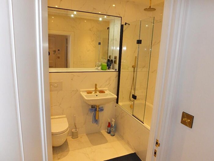 2 Bedroom Apartment To Rent In Market Lane, Lewes, East Sussex, BN7