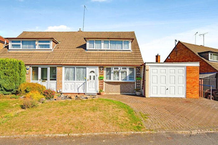 3 Bedroom Bungalow For Sale In Florence Avenue, Luton, Bedfordshire, LU3