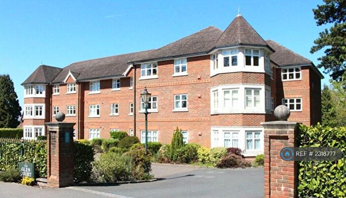 2 Bedroom Flat To Rent In St. Johns Hill Road, Woking, GU21