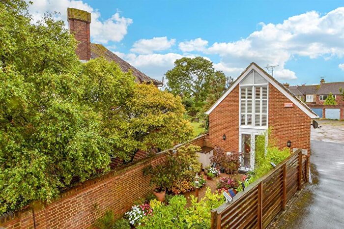2 Bedroom Detached House For Sale In Luton Avenue, Broadstairs, Kent, CT10