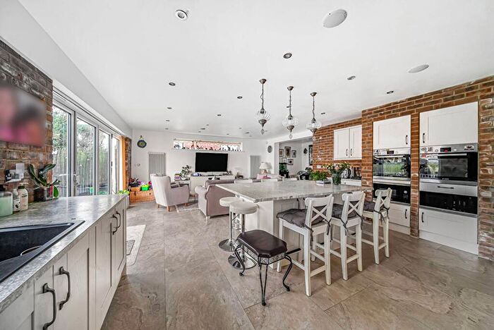 7 Bedroom Detached House For Sale In Greenfield Gardens, Cricklewood, London, NW2