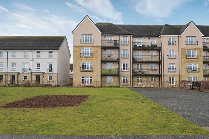 2 Bedroom Flat For Sale In Cowgill Gardens, Liberton, Edinburgh, EH16