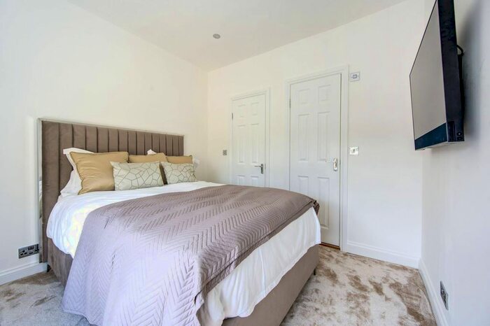 1 Bedroom Flat To Rent In New Kings Road, Parsons Green, London, SW6