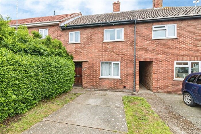 3 Bedroom Terraced House For Sale In Hawthorn Avenue, Lowestoft, NR33