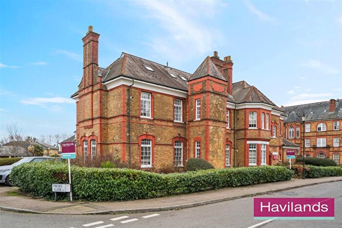 2 Bedroom Flat For Sale In Treves Close, London, N21