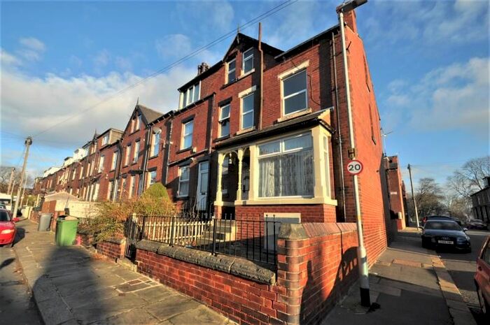 4 Bedroom End Of Terrace House To Rent In Parkfield Row, Beeston, Leeds, West Yorkshire LS11
