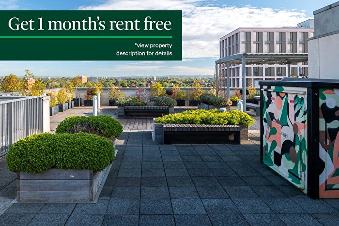 3 Bedroom Flat To Rent In Broadside, Oldham Walk, M4