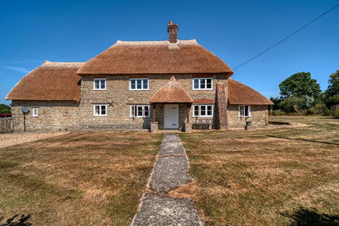 3 Bedroom Detached House For Sale In Holwell, DT9