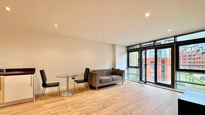2 Bedroom Flat To Rent In Gotts Road, Leeds, LS12
