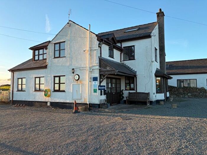 2 Bedroom Flat To Rent In Holyhead, LL65