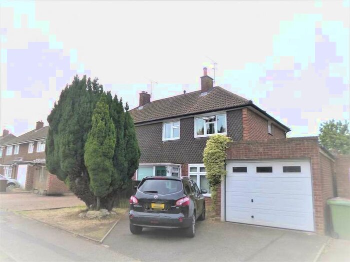 3 Bedroom Semi-Detached House To Rent In North Bushey, WD23