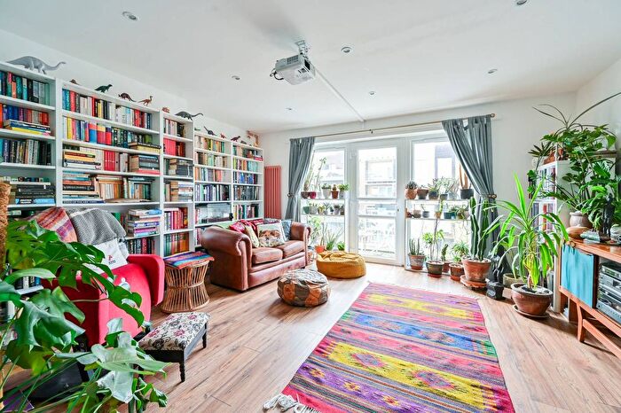 3 Bedroom Flat To Rent In Carisbrooke Gardens, Peckham, London, SE15