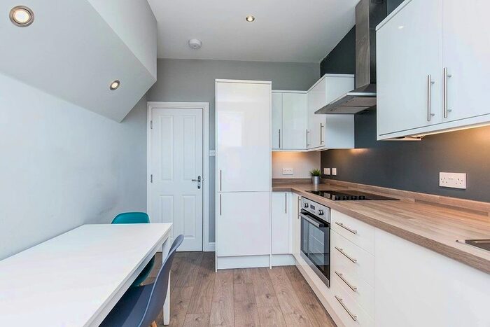 2 Bedroom Flat To Rent In Brunswick Park Road, London, N11