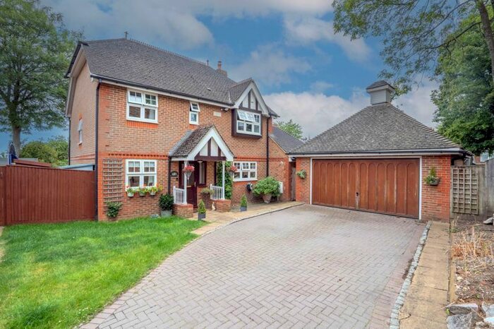 4 Bedroom Property To Rent In Ridge Close, Lane End, High Wycombe, HP14