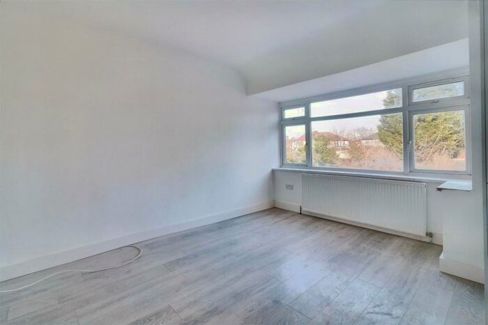 2 Bedroom Flat To Rent In Morley Crescent East, Stanmore, HA7