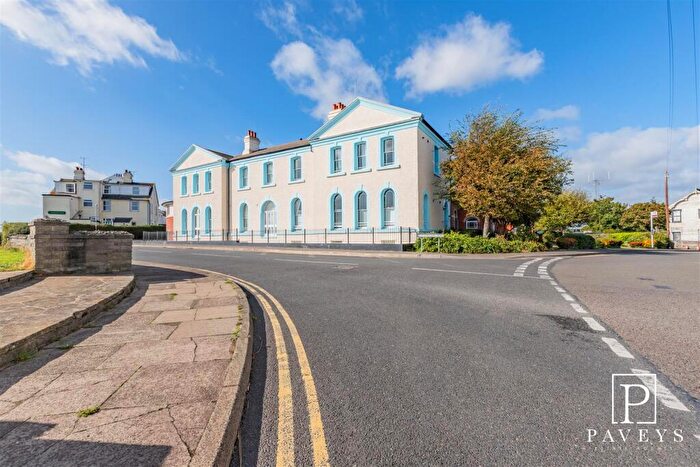 2 Bedroom Flat For Sale In Woodberry Way, Walton On The Naze, CO14