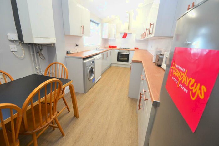 6 Bedroom Semi-Detached House To Rent In Trinity Avenue, Lenton, Nottingham, NG7